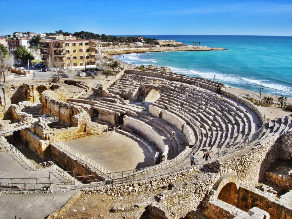 http://www.net4info.de/photos/cpg/albums/userpics/10002/Amphitheater_Tarragona.jpg