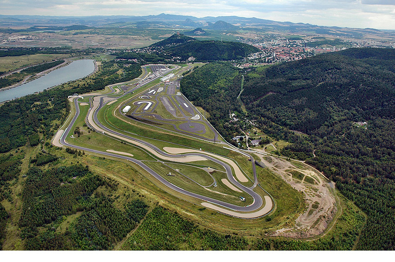 http://www.net4info.de/photos/cpg/albums/userpics/10002/Autodrom_Most.jpg