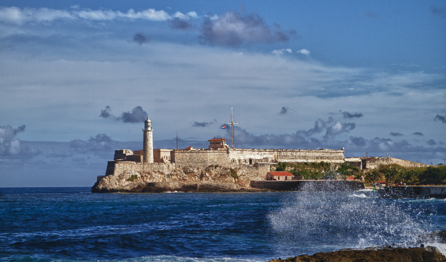 https://www.yizuo-media.com/albums/albums/userpics/10003/Castillo_de_los_Tres_Reyes_del_Morro.jpg