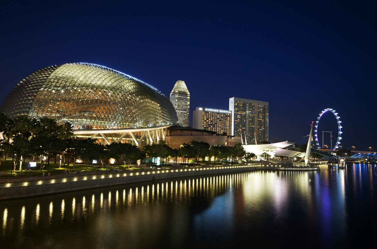 https://www.yizuo-media.com/albums/albums/userpics/10003/Esplanade_-_Theatres_on_the_Bay.jpg