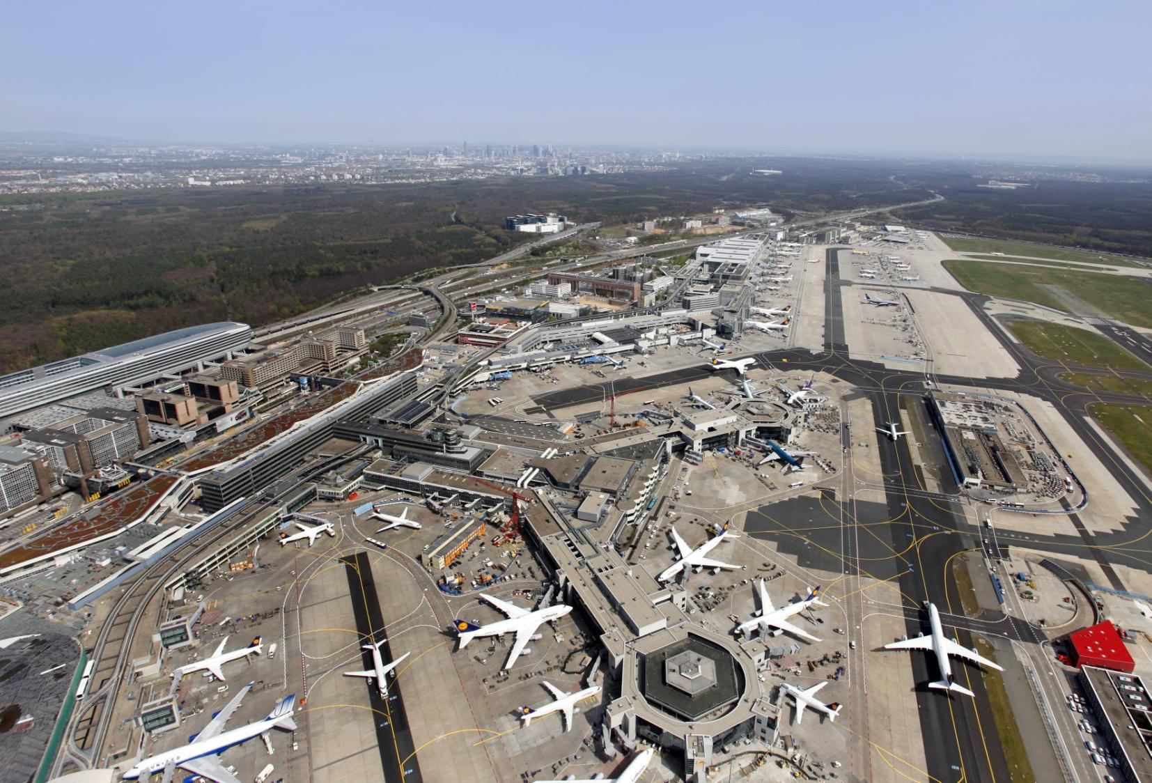 http://www.net4info.de/photos/cpg/albums/userpics/10002/Flughafen_Frankfurt_am_Main.jpg