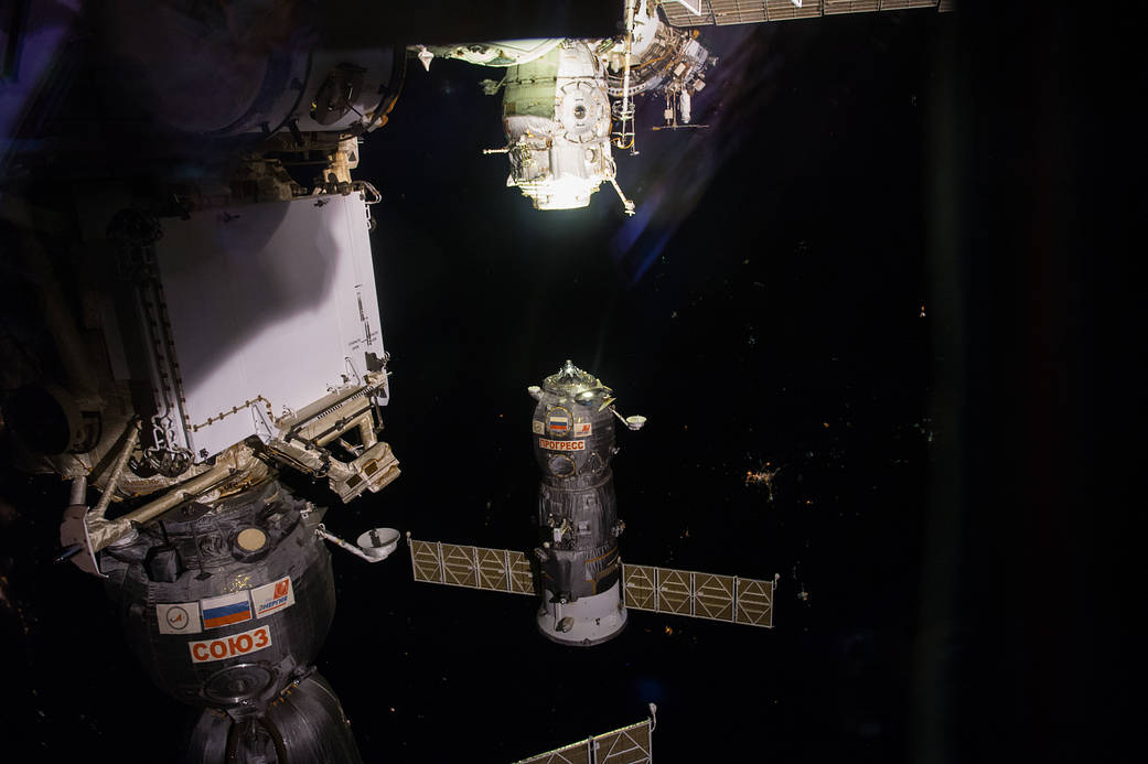 https://www.yizuo-media.com/photos/new/albums/userpics/10001/2/International_Space_Station~6.jpg