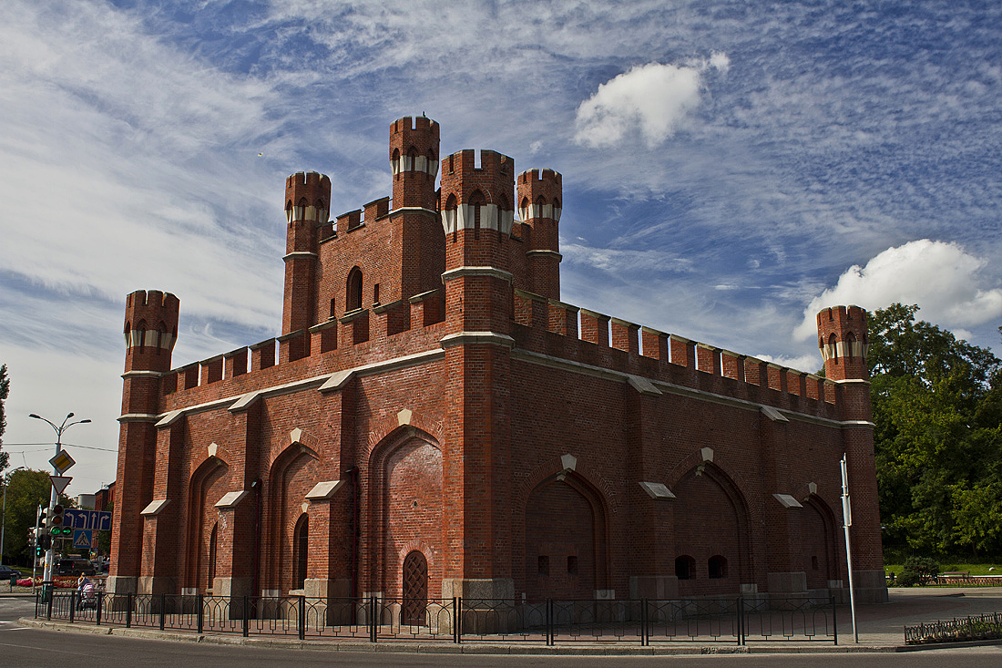 http://www.net4info.de/photos/cpg/albums/userpics/10001/Koenigstor_Kaliningrad.jpg