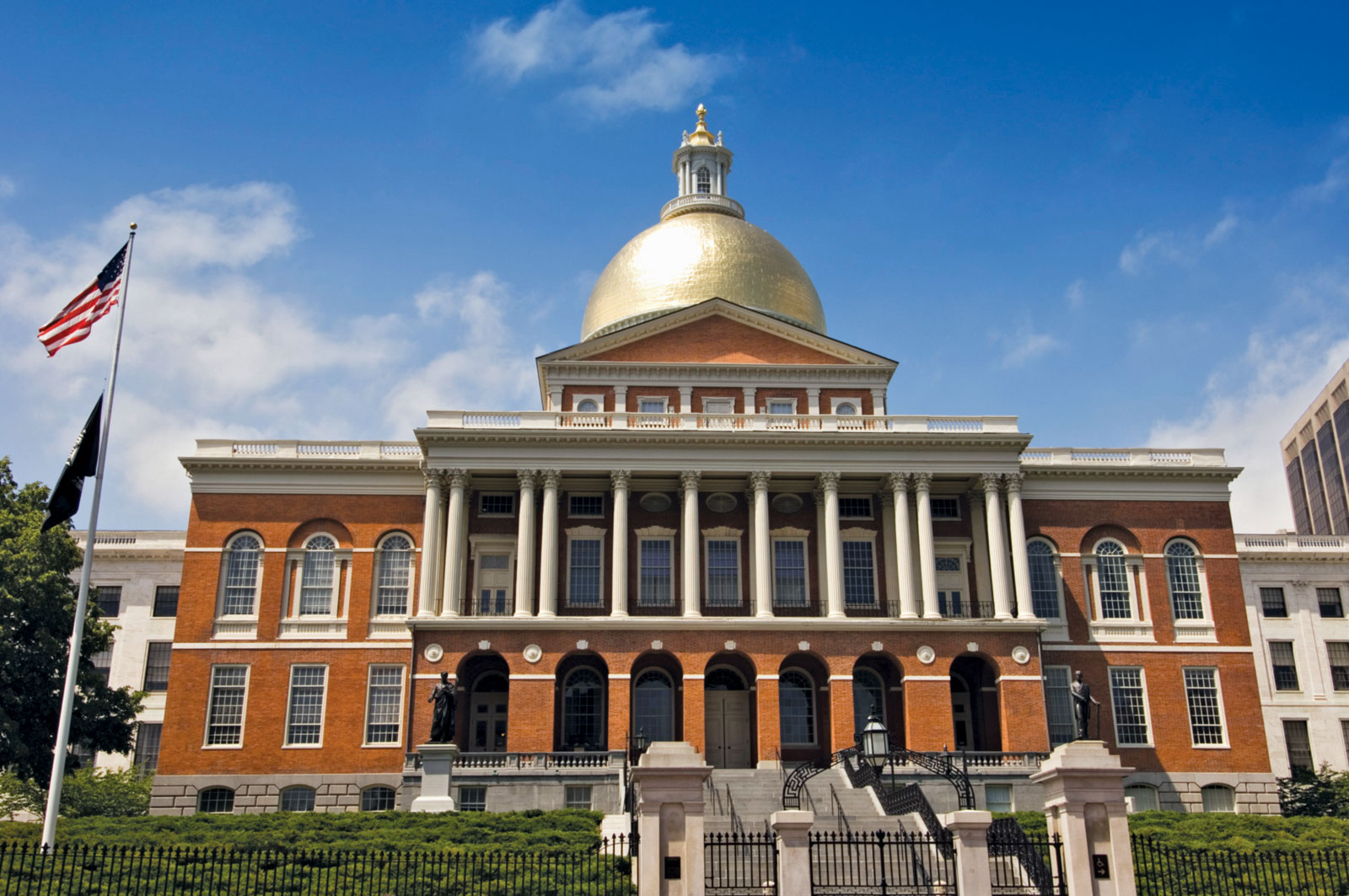 https://www.yizuo-media.com/albums/albums/userpics/10003/Massachusetts_State_House.jpg