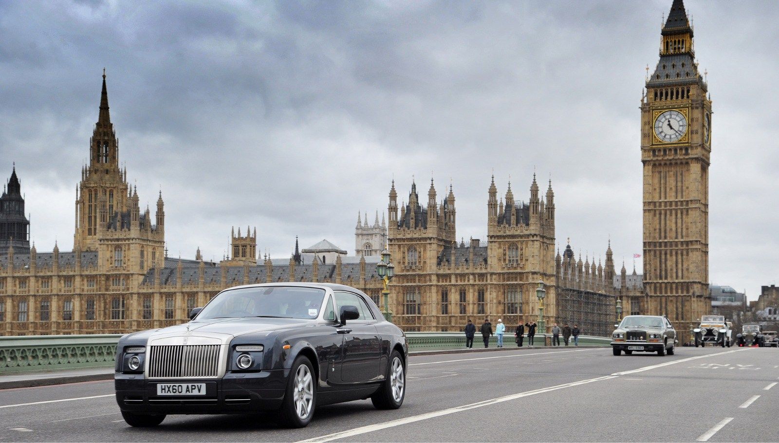 /assets/contentimages/Rolls-Royce-Spirit-of-Ecstasy-Centenary-Drive-Londo.jpg