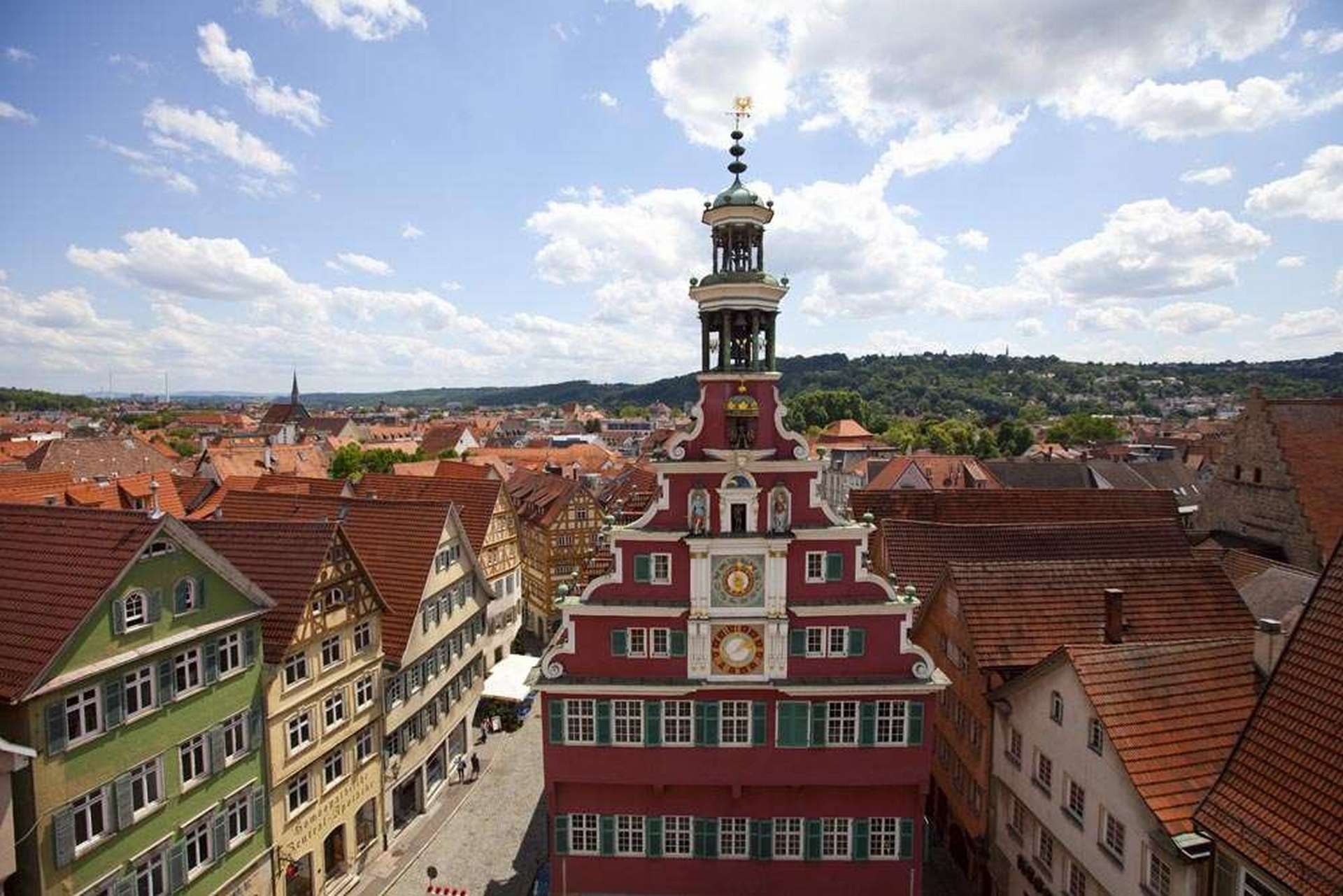 http://www.net4info.de/photos/cpg/albums/userpics/10001/alte_Rathaus_in_Esslingen.jpeg