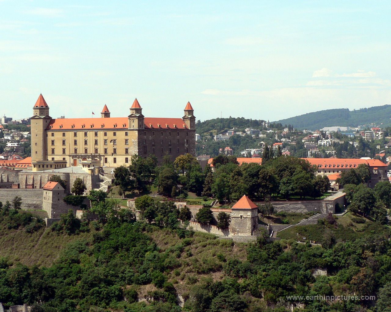 /assets/contentimages/bratislava_castle.jpg