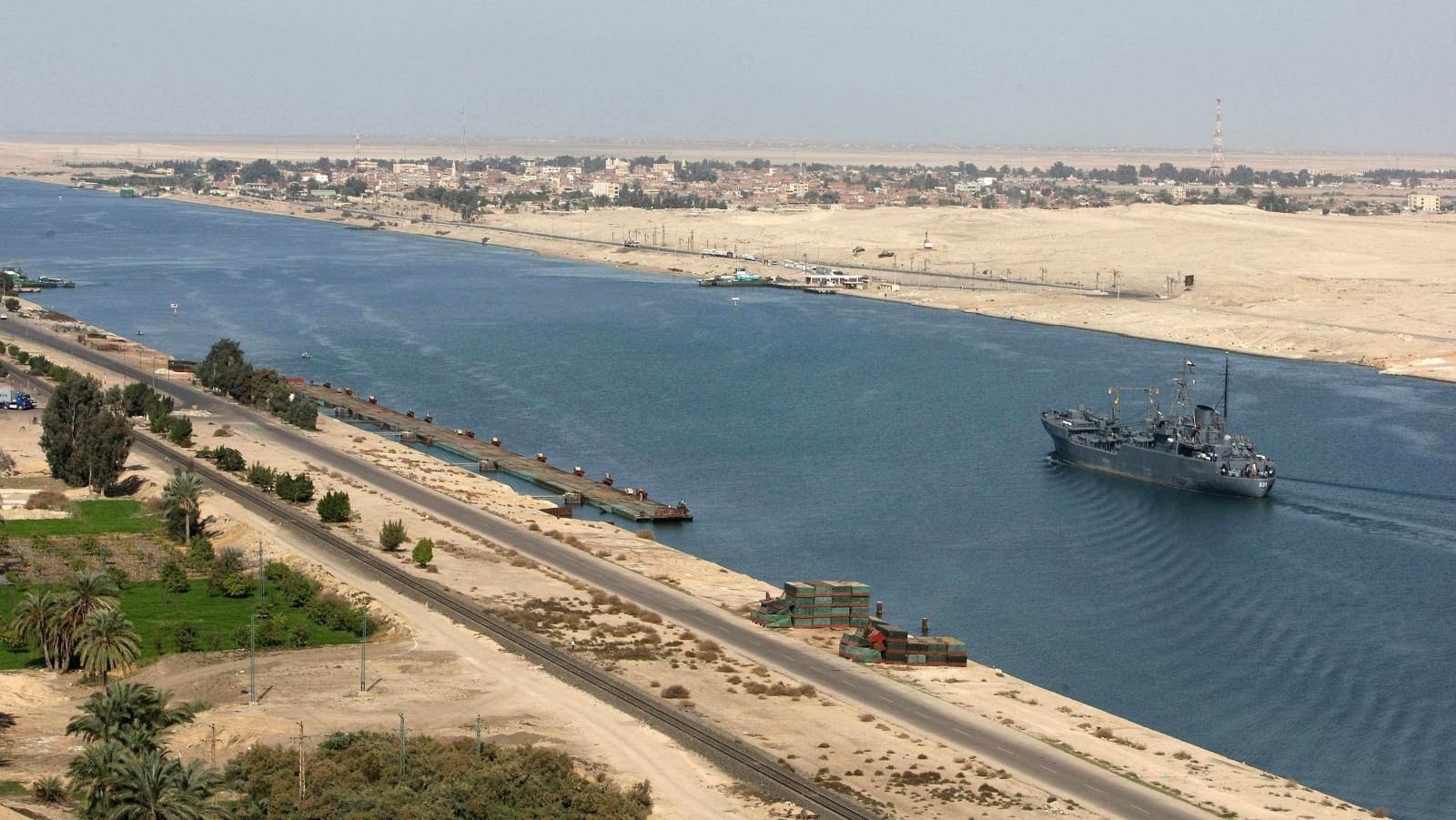 https://www.yizuo-media.com/photos/cpg/albums/userpics/10002/suez_canal.jpg