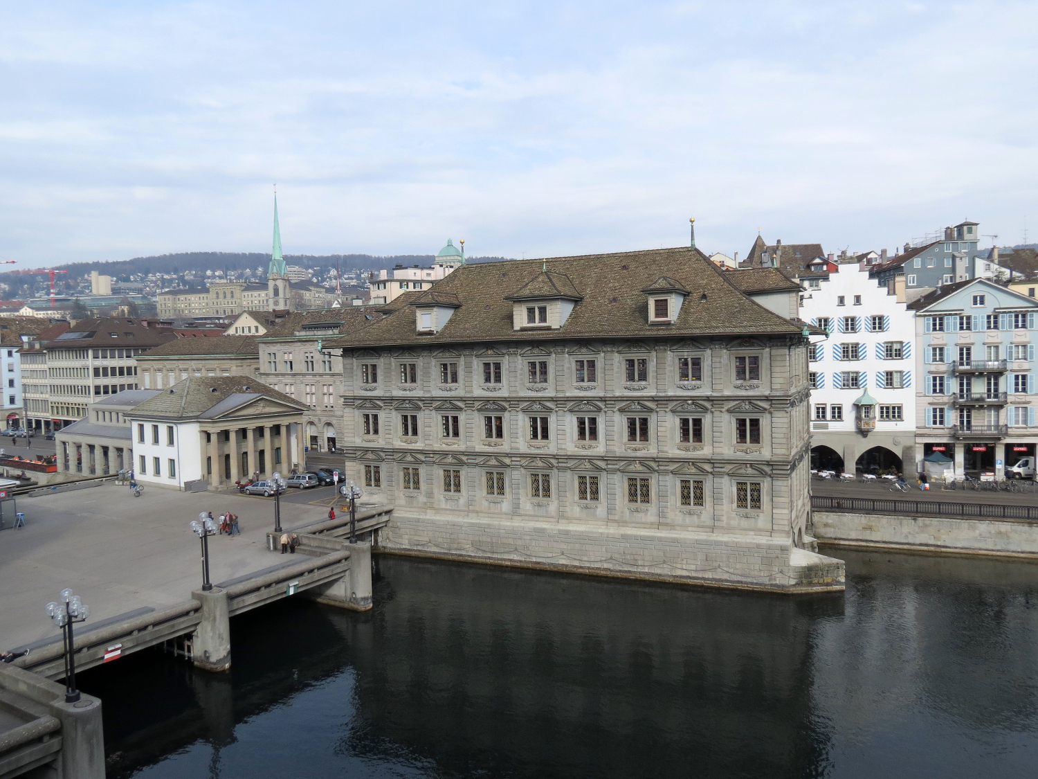 http://www.net4info.de/photos/cpg/albums/userpics/10002/zuerich_rathaus.jpg